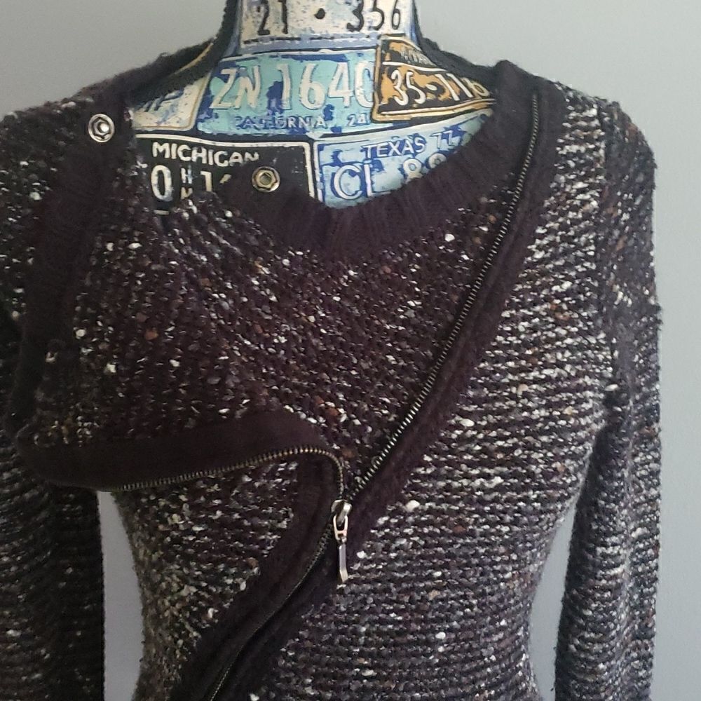 BCBGMaxazria Sweater!🖤🤎🤍   - Picture 5 of 9